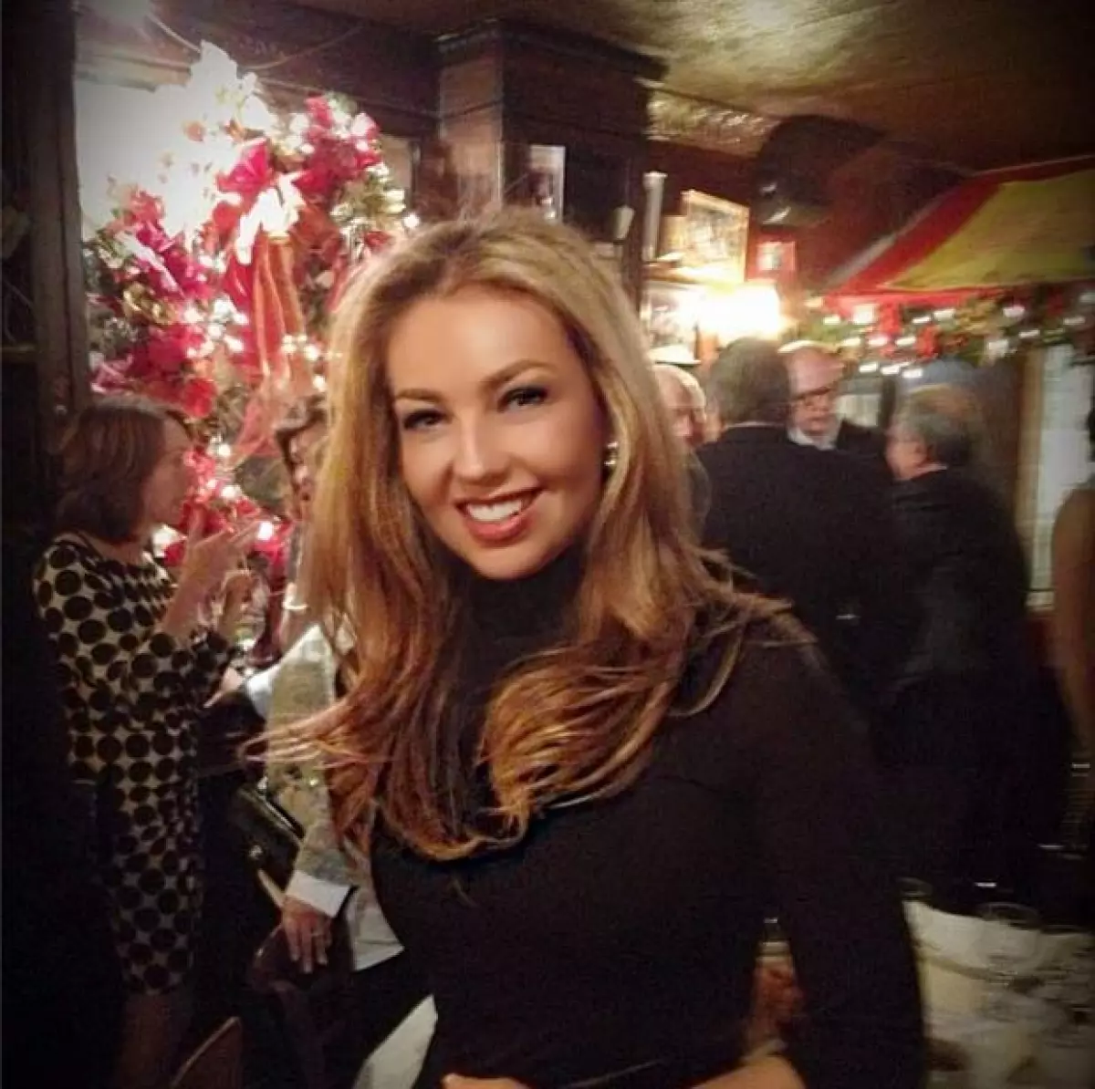 Thalía lució muy bella en la cena.