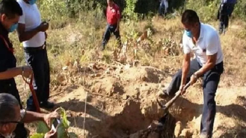 15 cuerpos son hallados en una fosa clandestina
