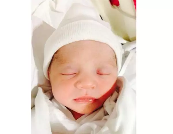 Lorena Ochoa compartió la primera foto oficial de su hija Julia.