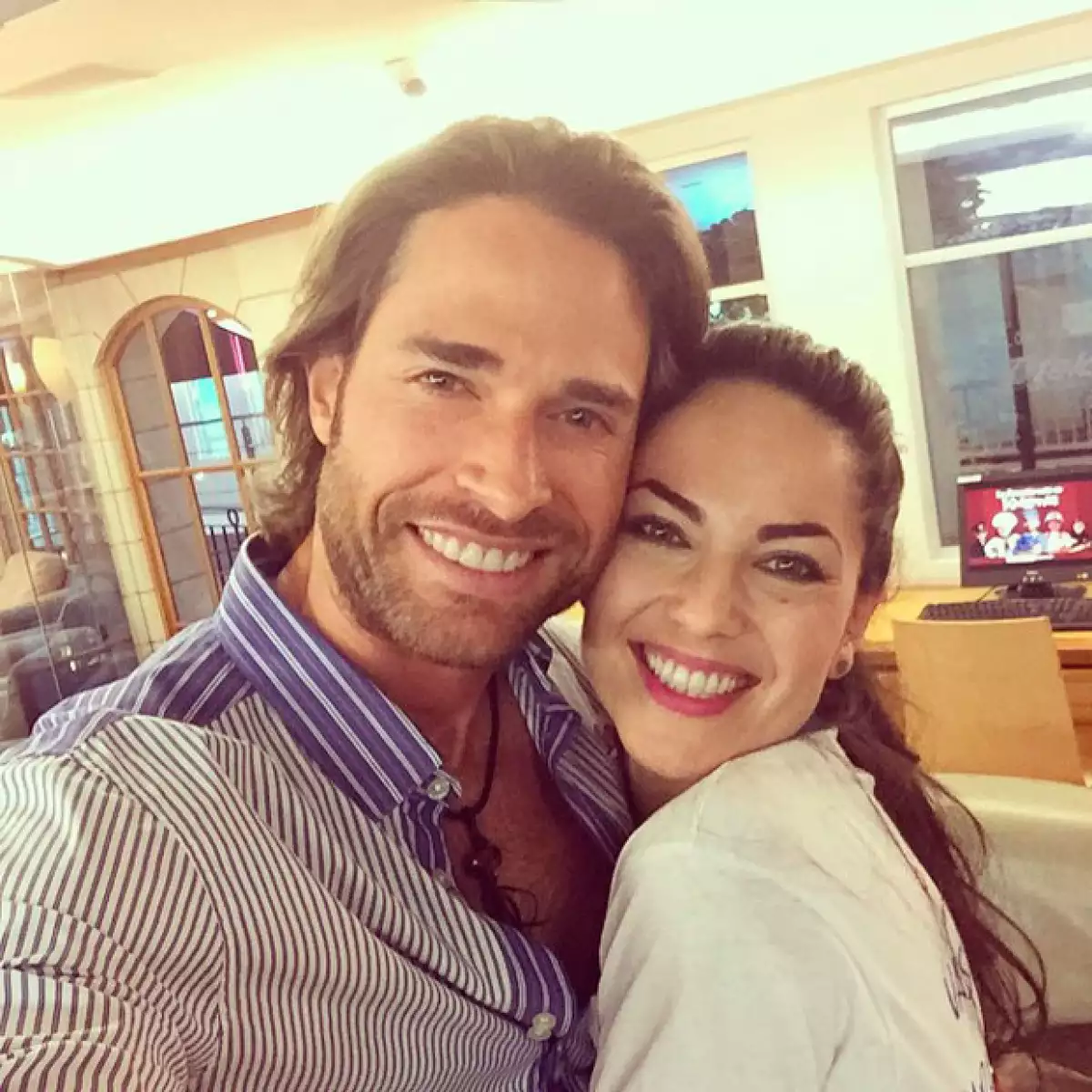 La actriz realizó una colecta para su fundación Amor Infinito y en el evento, además de contar con la presencia de sus fans, también estuvieron Sebastián Rulli, Luis Gerardo Méndez y Maite Perroni.