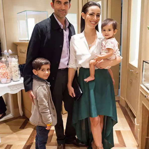 Eamonn Kneeland, Claudia Lizaldi, Elah Kneeland e Iam Kneeland