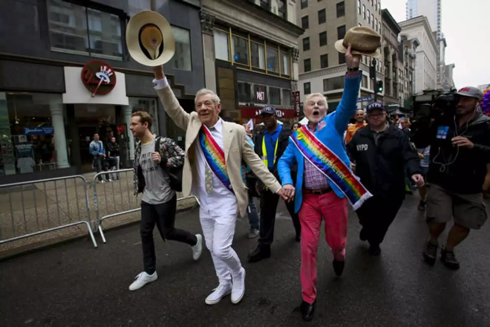 El actor Ian Mckellen fue un entusiasta participante del Gay Pride Parade en Nueva York.
