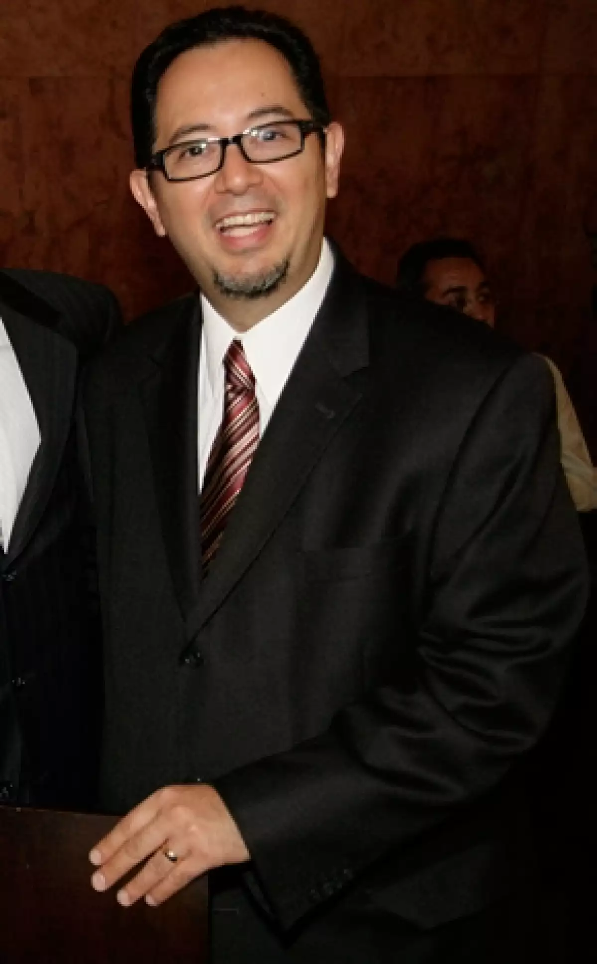 El especialista en televisión Álvaro Cueva nos compartió su opinión acerca de las producciones televisivas que abordan el tema sobre el crímen organizado.