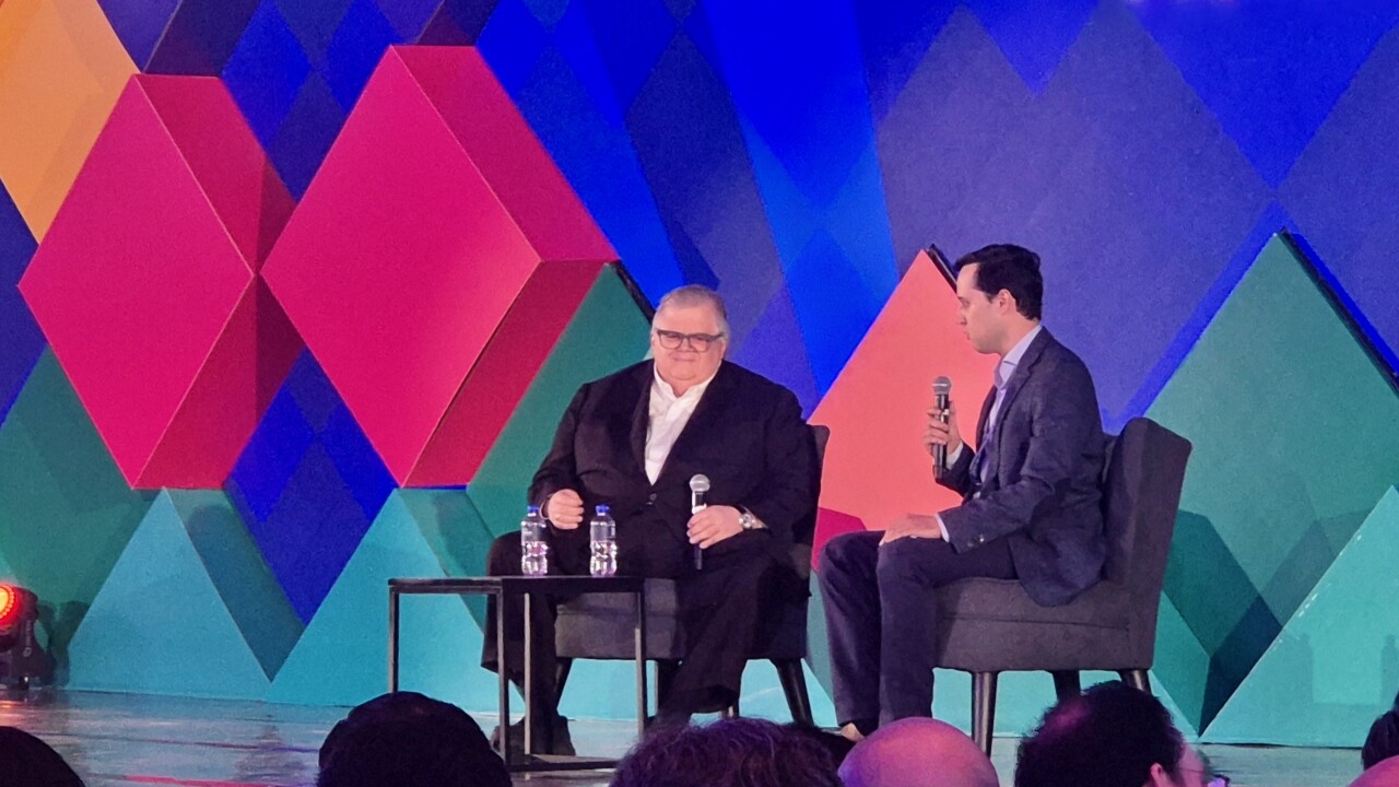 Carstens pide preservar confianza en el sistema financiero en medio de innovación