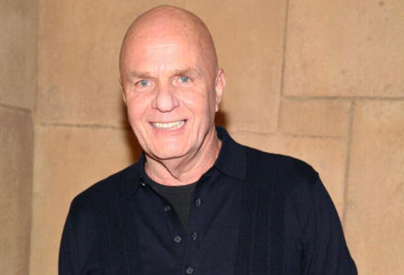 Dr. Wayne Dyer con su libro `Tus zonas erróneas´, logró vender 35 millones de copias a nivel global, ubicado en la lista de bestsellers del The New York Times durante 64 semanas.