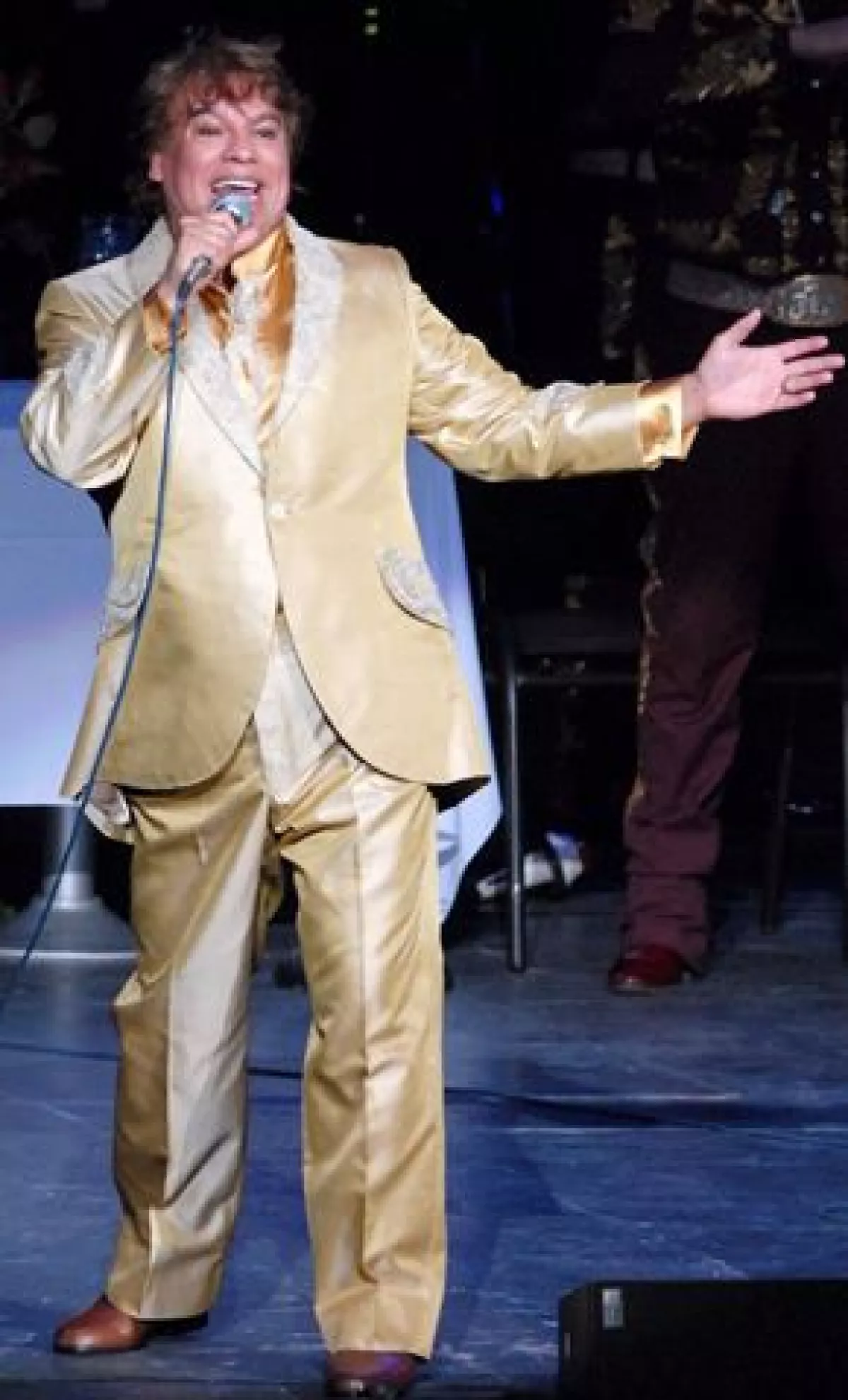 El cantante mexicano llegará esta noche al Auditorio Nacional.