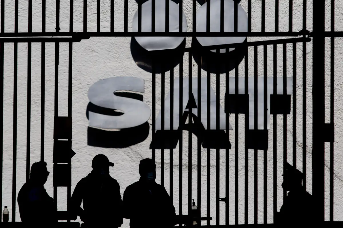 (Entrada de una de las oficinas del SAT en la Ciudad de México)