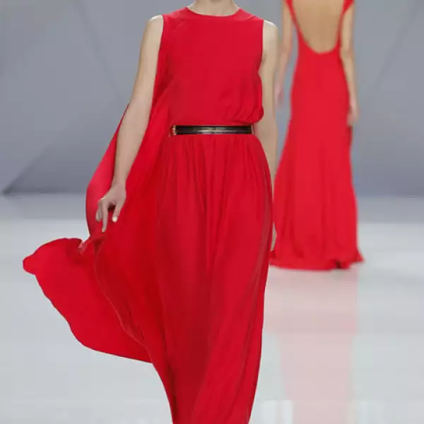 La diseñadora imprimió los colores y motivos del desierto Rajastán, del norte de la India.