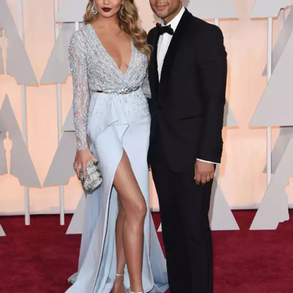 Los románticos Chrissy Teigen y John Legend.