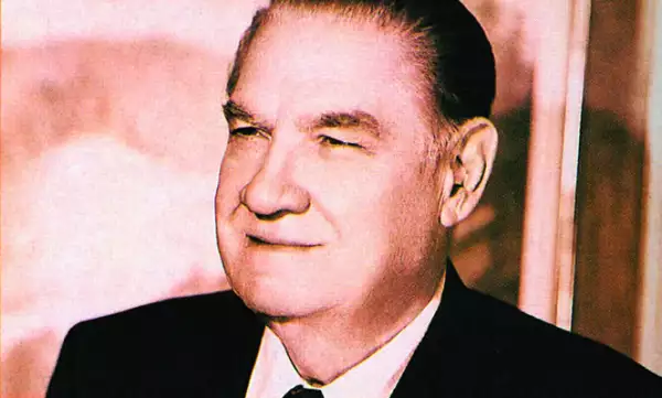 El abuelo de Emilio Azcárraga Jean, fue Emilio Azcágarra Vidaurreta, quien fundó lo que hoy es la industria más grande de entretenimiento en el mundo.