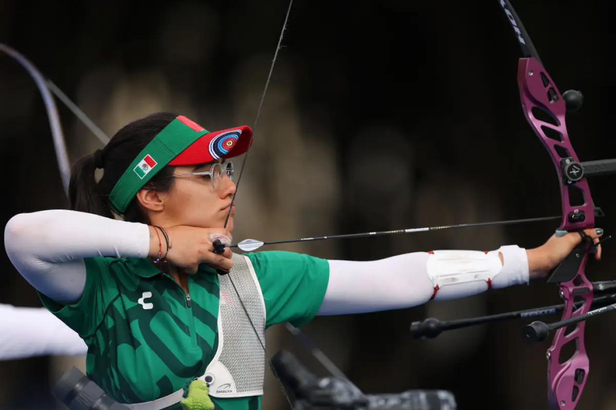 Foto de Ana Vázquez durante la clasificación individual de tiro con arco en París 2024.
