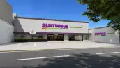 Fachada renovada de un Sumesa, las tiendas de La Comer para competir contra otros supermercados. 