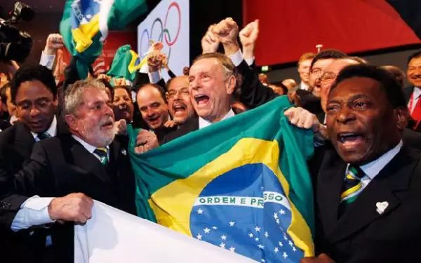 El presidente brasileño, Luiz Inacio Lula da Silva, y Pelé festejaron desde Dinamarca el triunfo de su país.