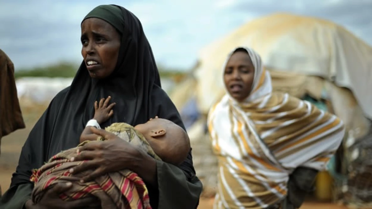 Una madre soltera sufre la hambruna en Somalia