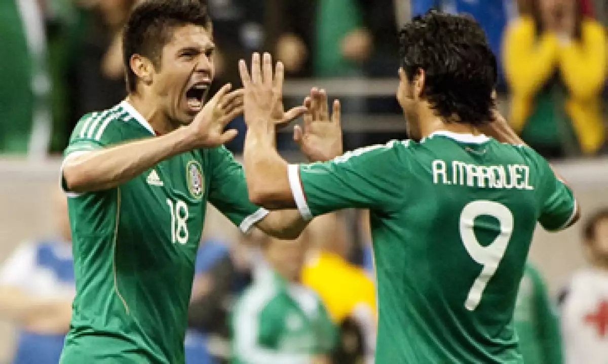 Si quieres ir a ver los juegos de la selección mexicana de futbol a la Copa del Mundo, desde ahora ya puede comprar tus boletos en paquetes todo incluido. (Foto: AP)