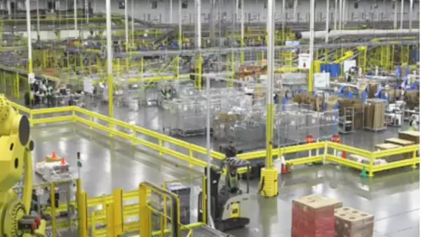 A la fecha Amazon ha desplegado más de 10,000 robots Kiva en diez centro de distribución alrededor de Estados Unidos