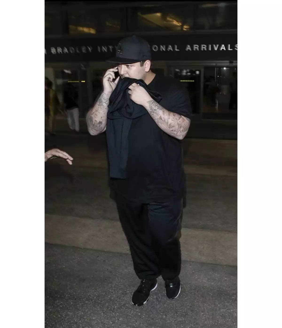 Rob Kardashian fue visto así saliendo del aeropuerto de Los Ángeles.