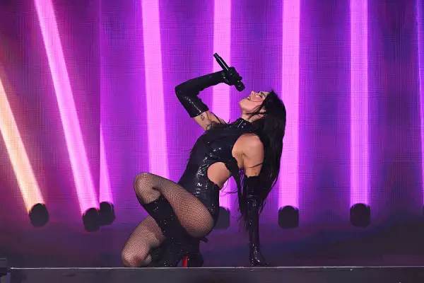  Dua Lipa