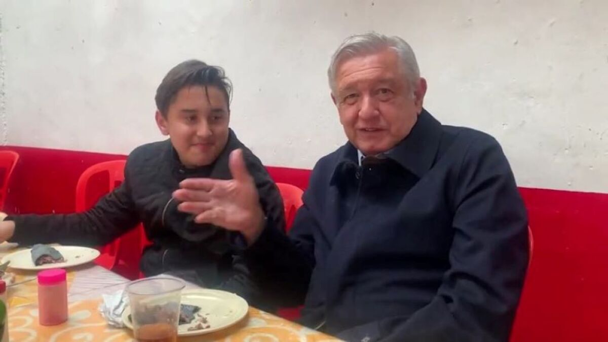 López Obrador desayuna barbacoa con su hijo menor, Jesús Ernesto López Obrador desayuna barbacoa con su hijo menor, Jesús Ernesto