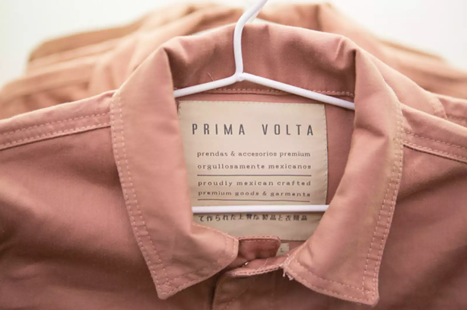 Apertura de la primera tienda de su marca "Prima Volta" de Anuar Layon