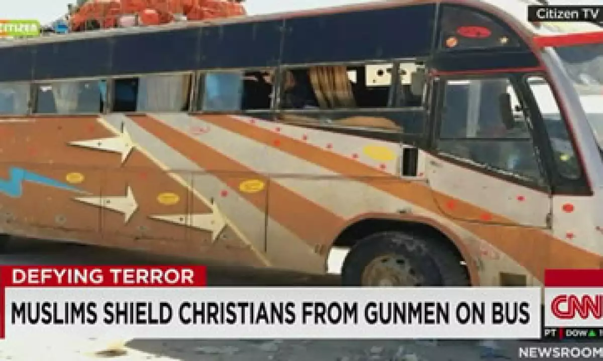 Así quedó el autobús que recibió los balazos de los militantes de al Shabaab (Foto: Citizen TV)
