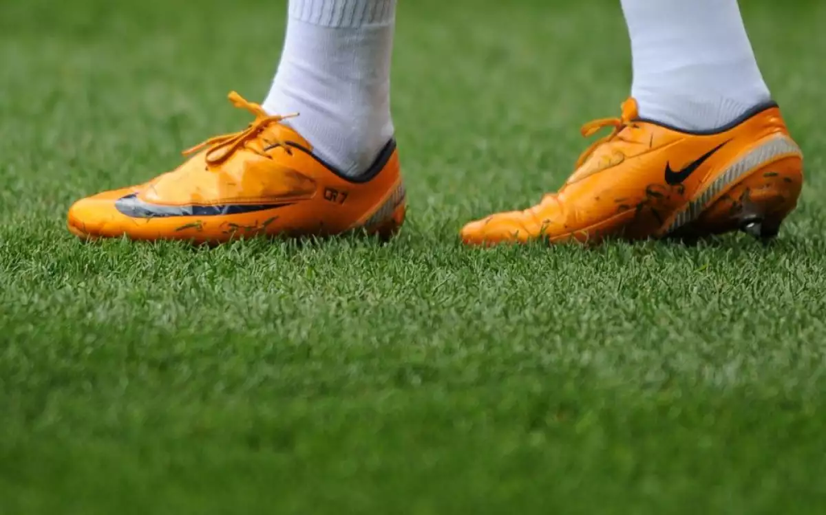 Mercurial Cristiano Ronaldo naranja
