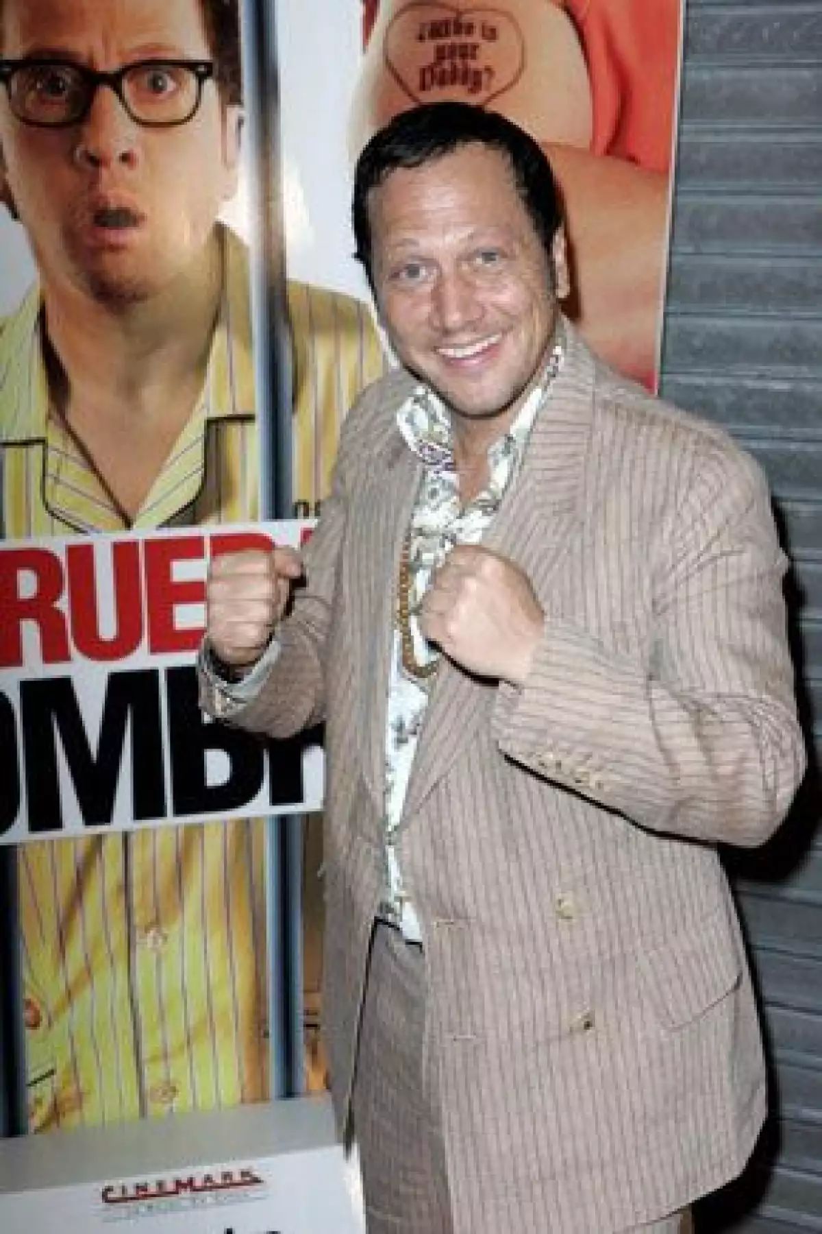 El actor acudió a la premier del filme A prueba de hombres, celebrada con desangelada alfombra.