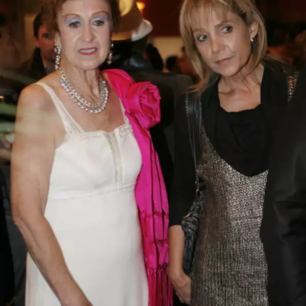 Carmen Ortega,Victoria Buenrostro