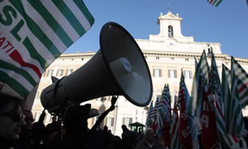 Médicos y enfermeros de hospitales públicos se adhirieron a la protesta. (Foto: AP)
