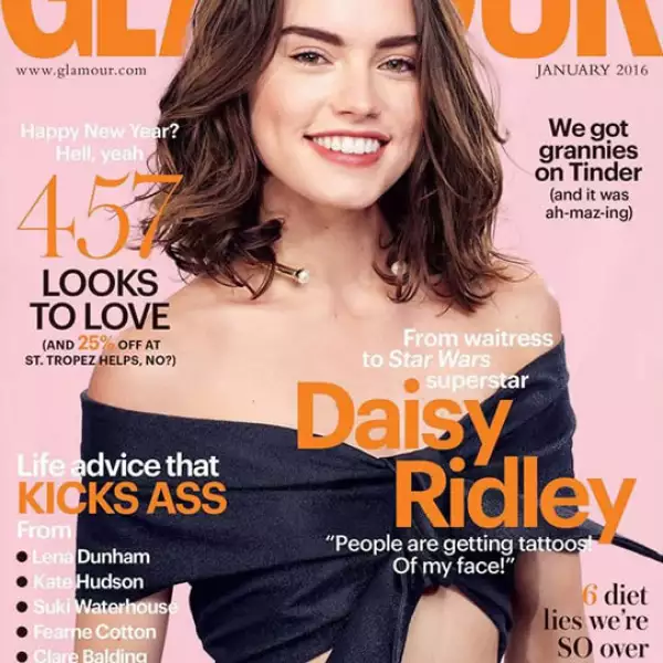 Glamour UK: Daisy Ridley, la estrella de Star Wars, aparece con un crop top y jeans a la cintura.