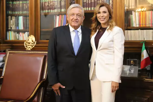 Andrés Manuel López Obradror y Marina del Pilar
