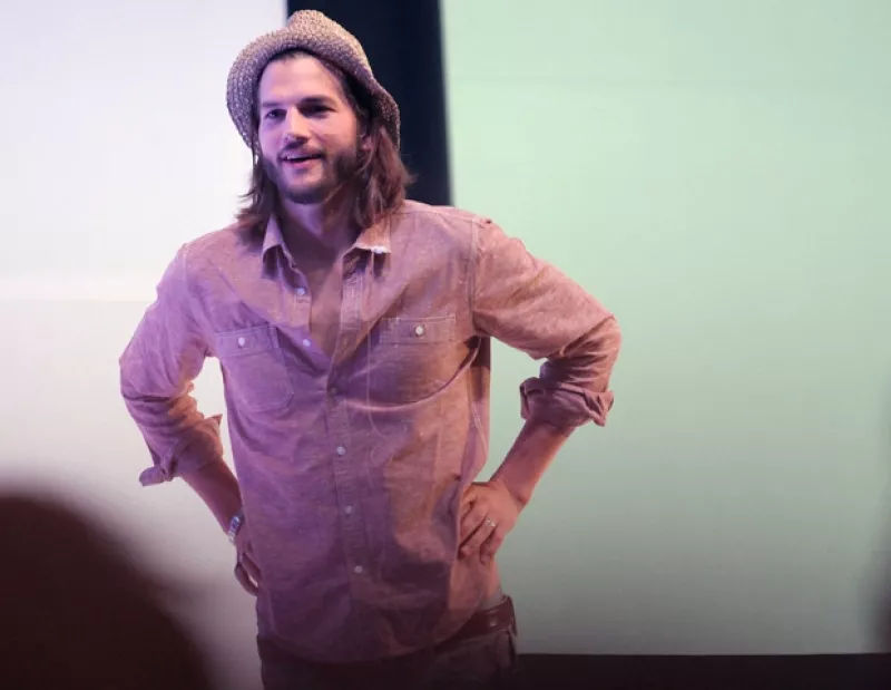 El actor ofreció un magna conferencia acerca de las redes sociales, en donde aseguró estas son una oportunidad para conectarse con el mundo.