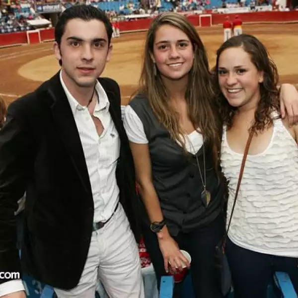 Ignacio Orozco,Paola Pliego,Claudia Young