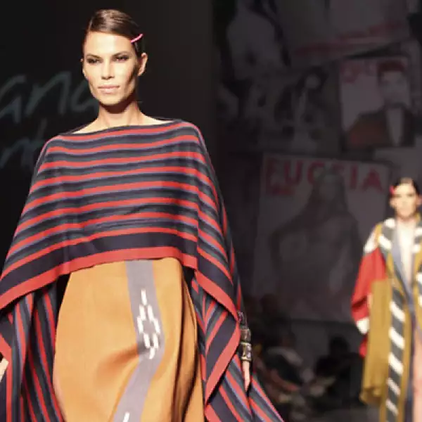 El cierre fue para la marca colombiana de ropa Santacruz, la cual recibió los aplausos por su elegancia y estilo.