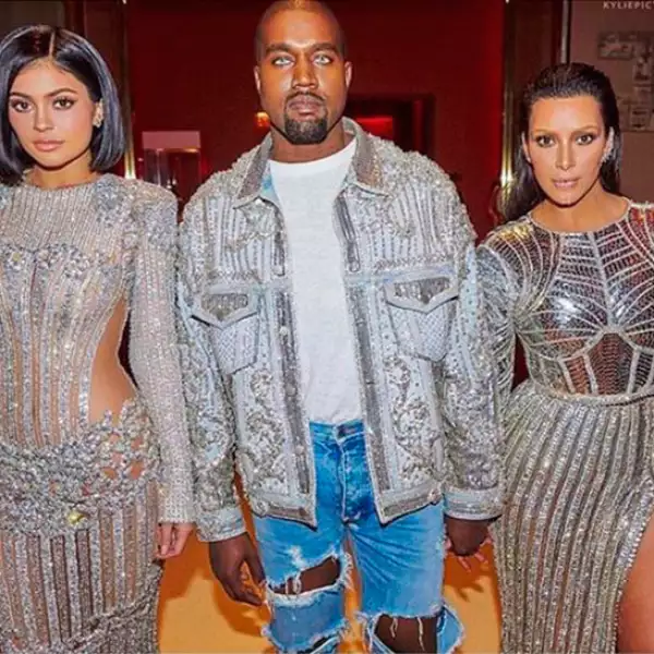 Kylie, Kanye y Kim, el ejército Balmain.