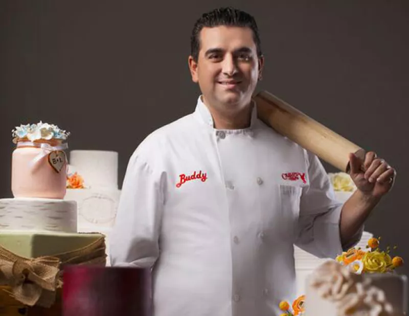 Platicamos con Buddy Valastro el repostero que ha horneado pasteles para celebs como Oprah Winfrey, Rihanna, Miley Cyrus y Ariana Grande.