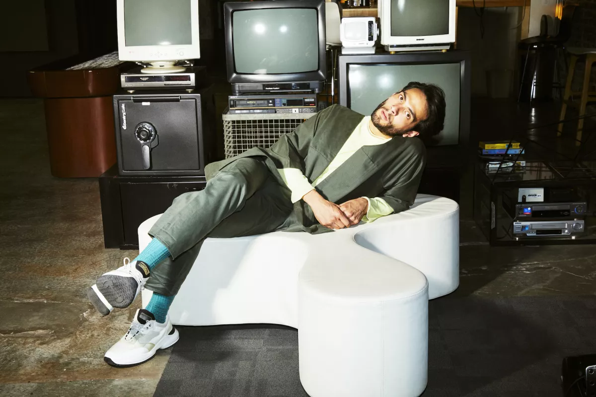 El actor mexicano Diego Calva durante una sesión fotográfica con Quién. 