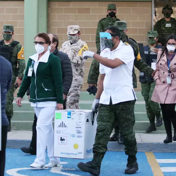 Arribo del primer lote de vacunas contra Covid-19 al 69 Batallón de Infantería en Saltillo, Coahuila.