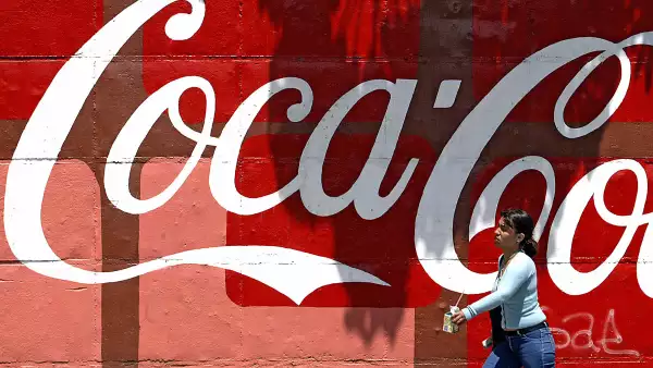 Coca-Cola FEMSA ve riesgo de producción por falta de azúcar en Venezuela.