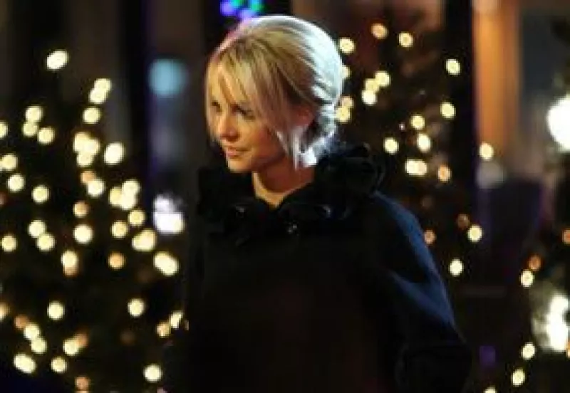 Un largo día para la cantante, en el que grabó un comercial, cenó con su familia, y salió de fiesta con amigos.