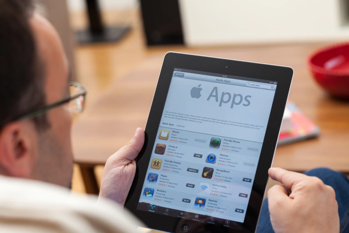 Denuncian venta de 'apps'