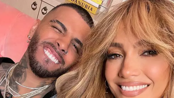 Rauw Alejandro y Jennifer Lopez.