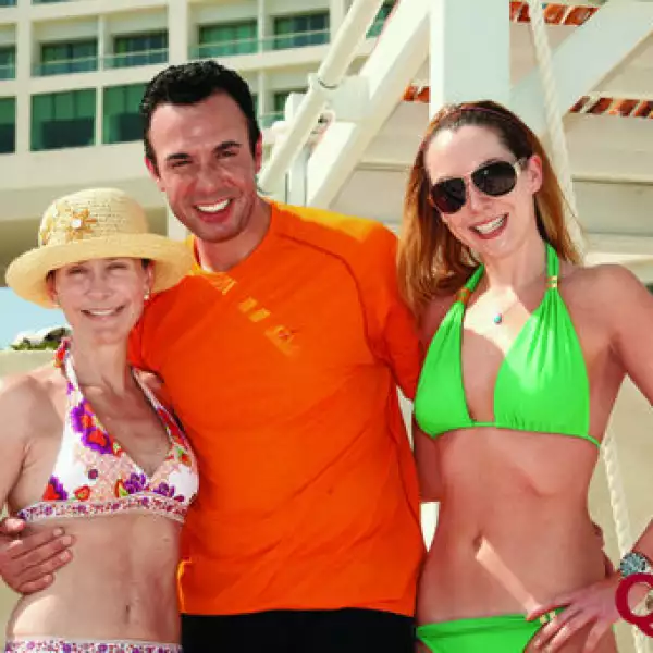 Kitzia Nin Poniatowska, Americo Circuit, Leonor Huttanus