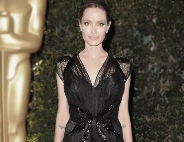 Angelina promete sorprender a sus fans con su nuevo personaje como Maléfica, la villana de la Bella Durmiente, que se estrena en 2014.
