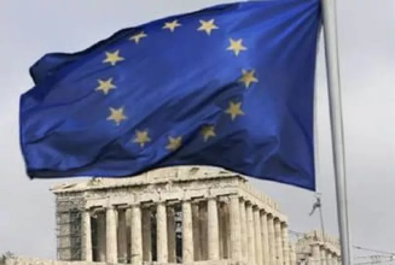 El déficit presupuestario de Grecia es de casi 12% de su PIB, y promete que lo reducirá a 8.7% para finales de este año. (Foto: Reuters)