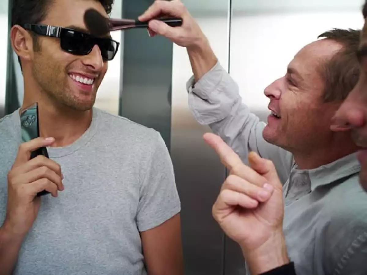 Noah Mills ha sido imagen de varias marcas, como Tom Ford.