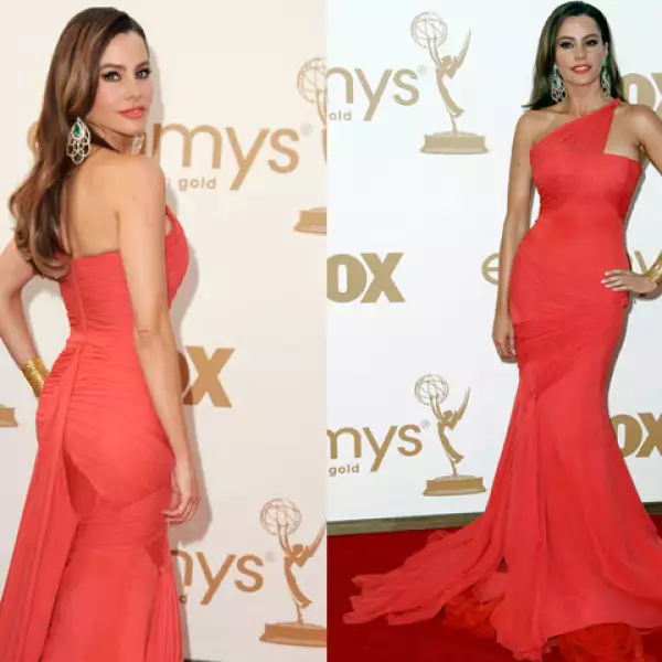 Sofía Vergara usó un diseño de Vera Wang para la alfombra roja de los Emmy Awards.