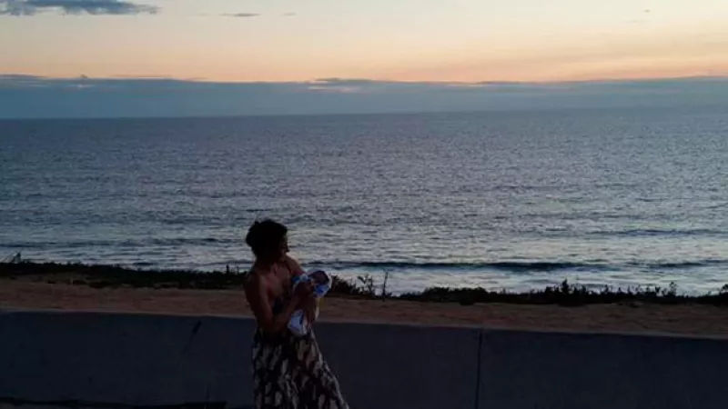 La actriz publicó en Twitter una imagen en la que se le ve posando por primera vez con su recién nacido, quien al parecer será llamado León.