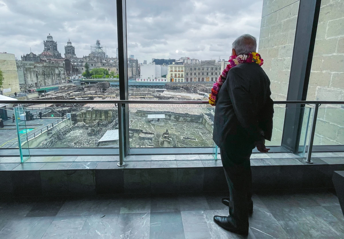 Andrés Manuel López Obrador, Presidente, observa el Templo Mayor