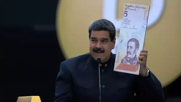 “He decidido reducir tres ceros de la moneda”, informa Nicolás Maduro